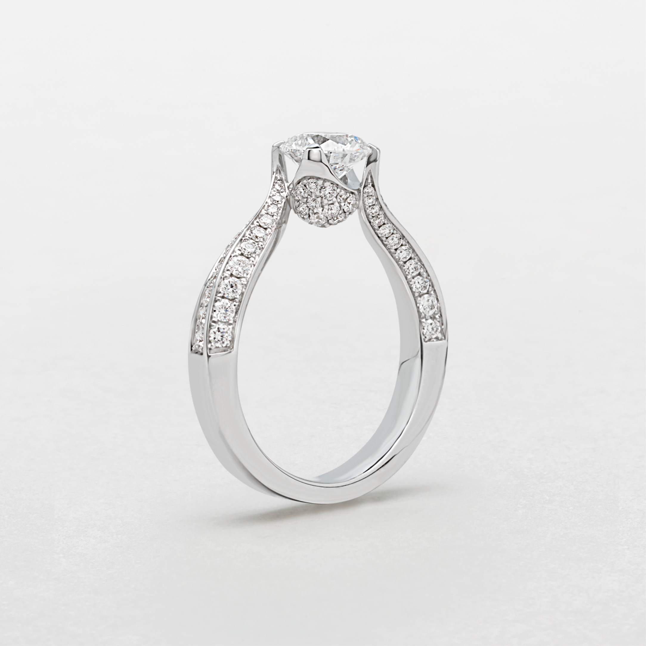 Visita il sito ufficiale e scopri gli anelli creati per lei. Gioielli in oro, diamanti, pietre di colore, perla, onice, kogolong e acquamarina