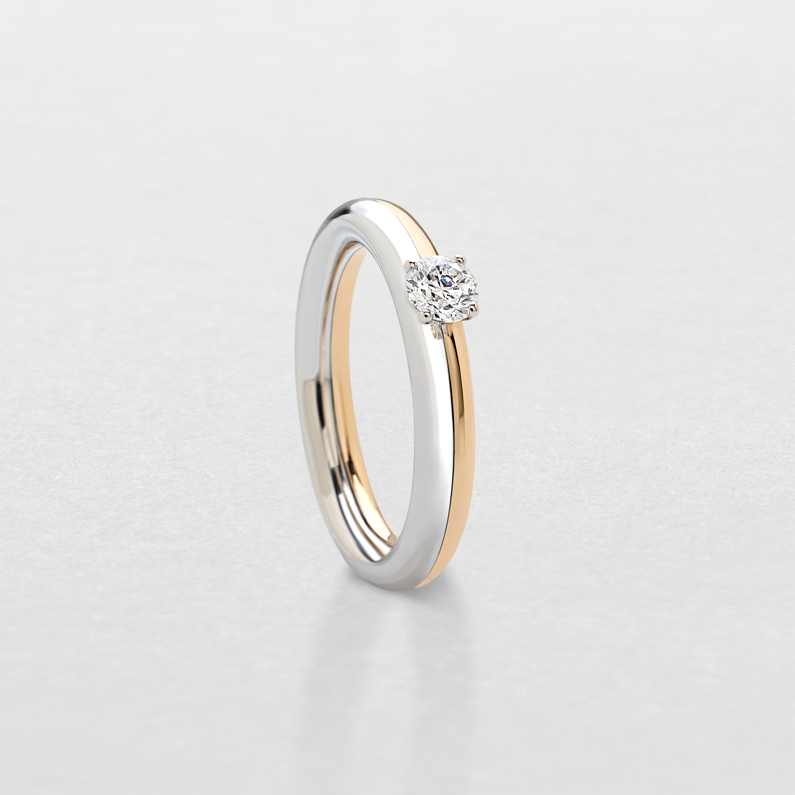 anello in oro rosa, bianco e diamanti