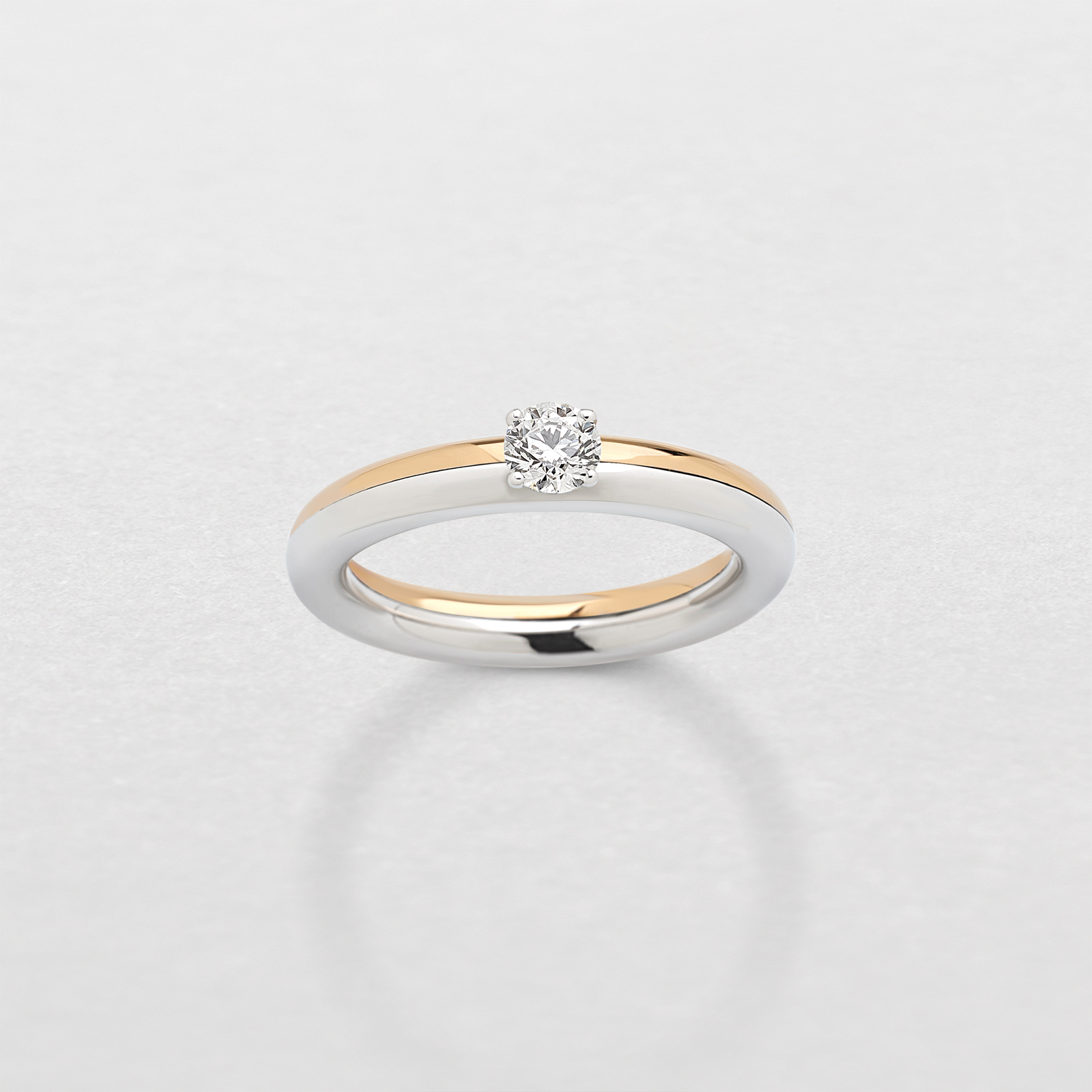 anello in oro rosa, bianco e diamanti