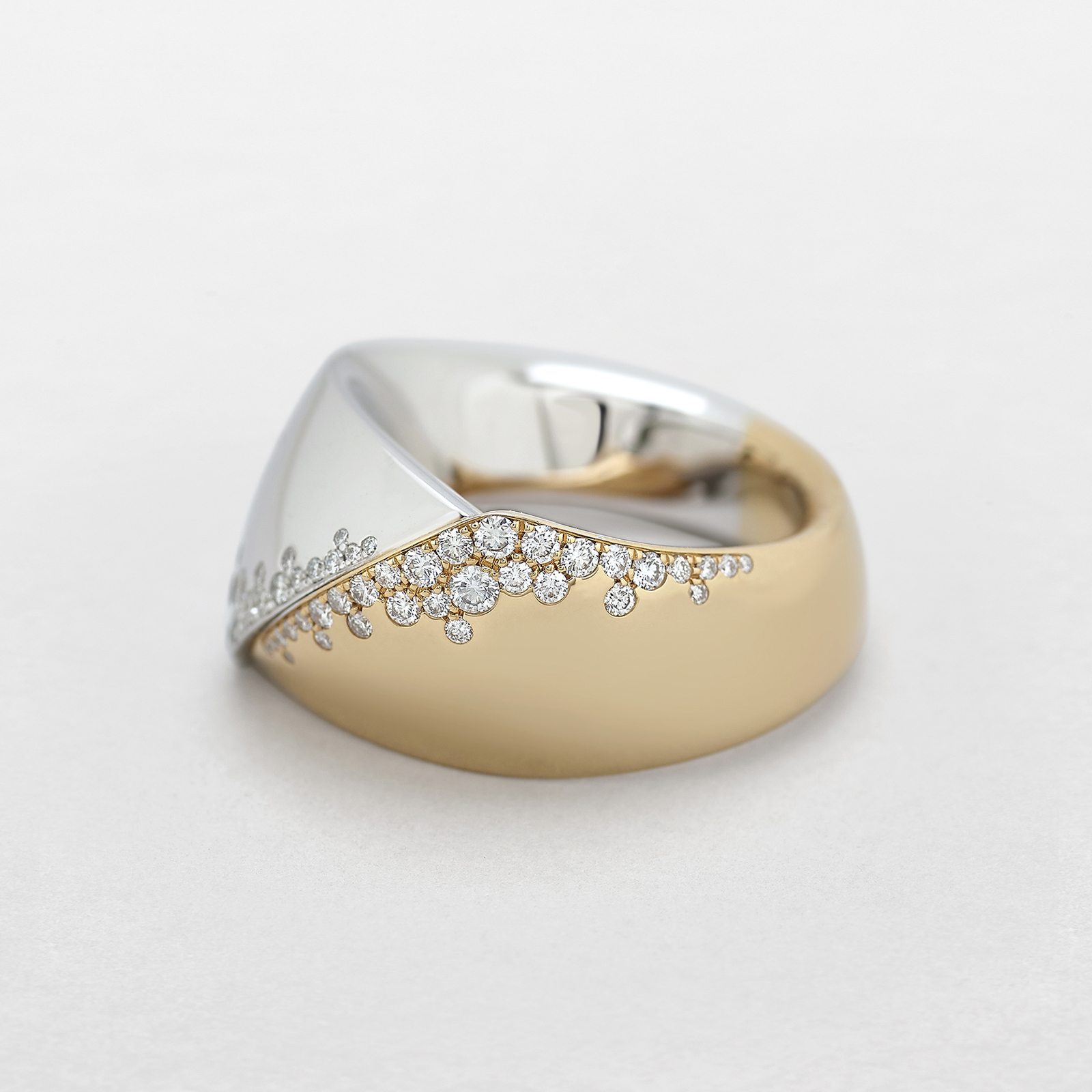 anello in oro rosa, bianco e diamanti