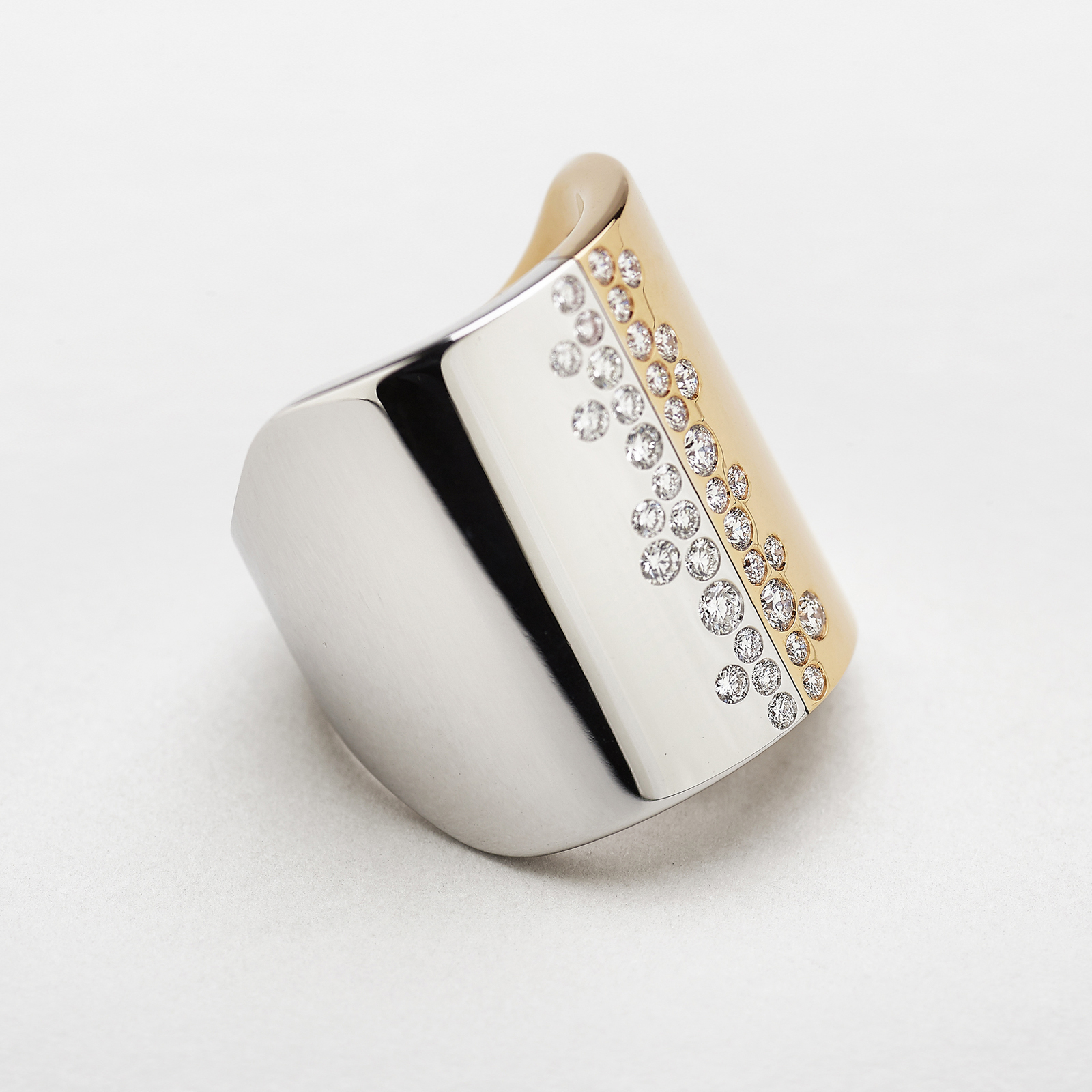 anello in oro rosa, bianco e diamanti