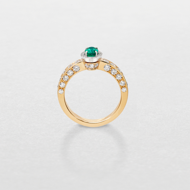 anello in oro bianco, rosa, diamanti e smeraldo