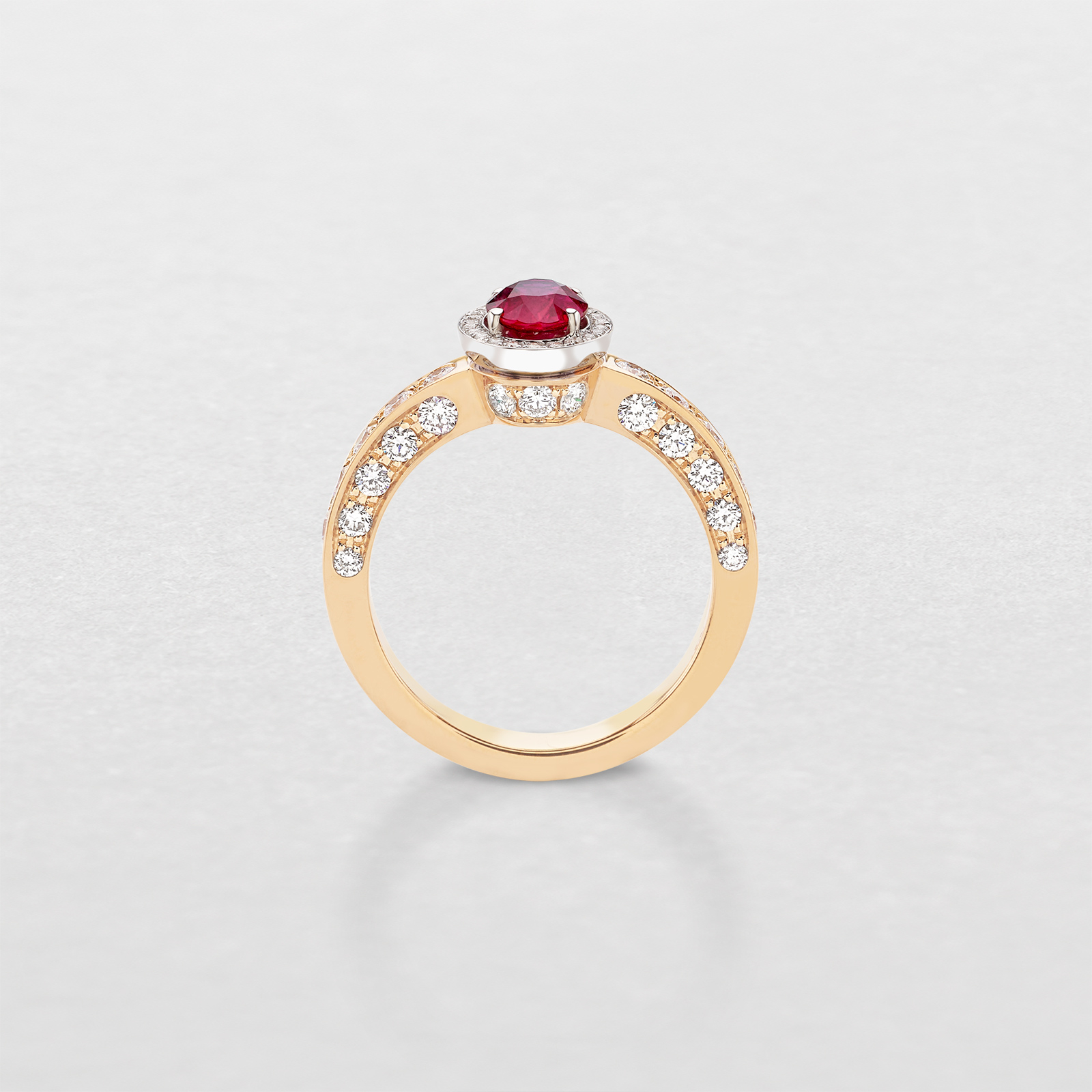 anello in oro bianco, rosa, diamanti e rubino