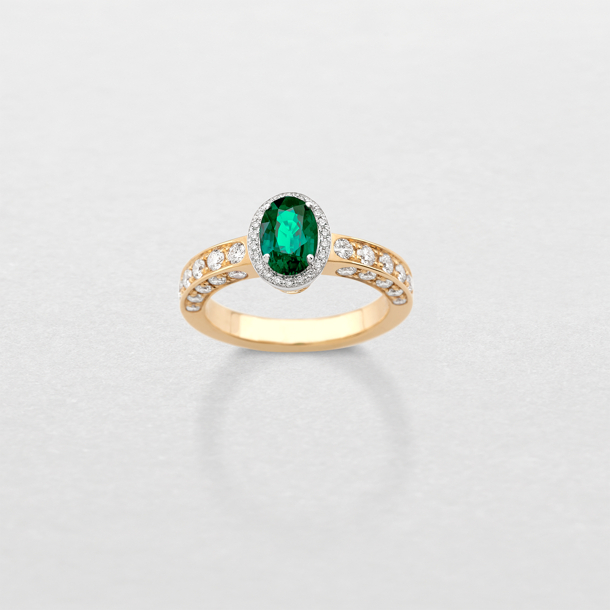 anello in oro bianco, rosa, diamanti e smeraldo