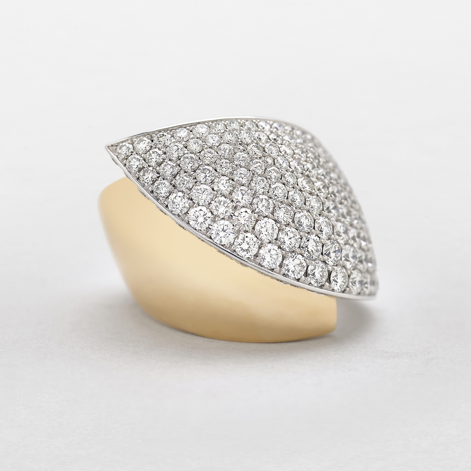 anello in oro rosa, bianco e diamanti