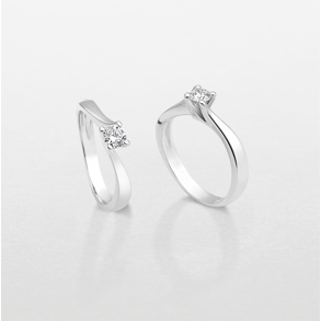 anello in oro bianco e diamanti