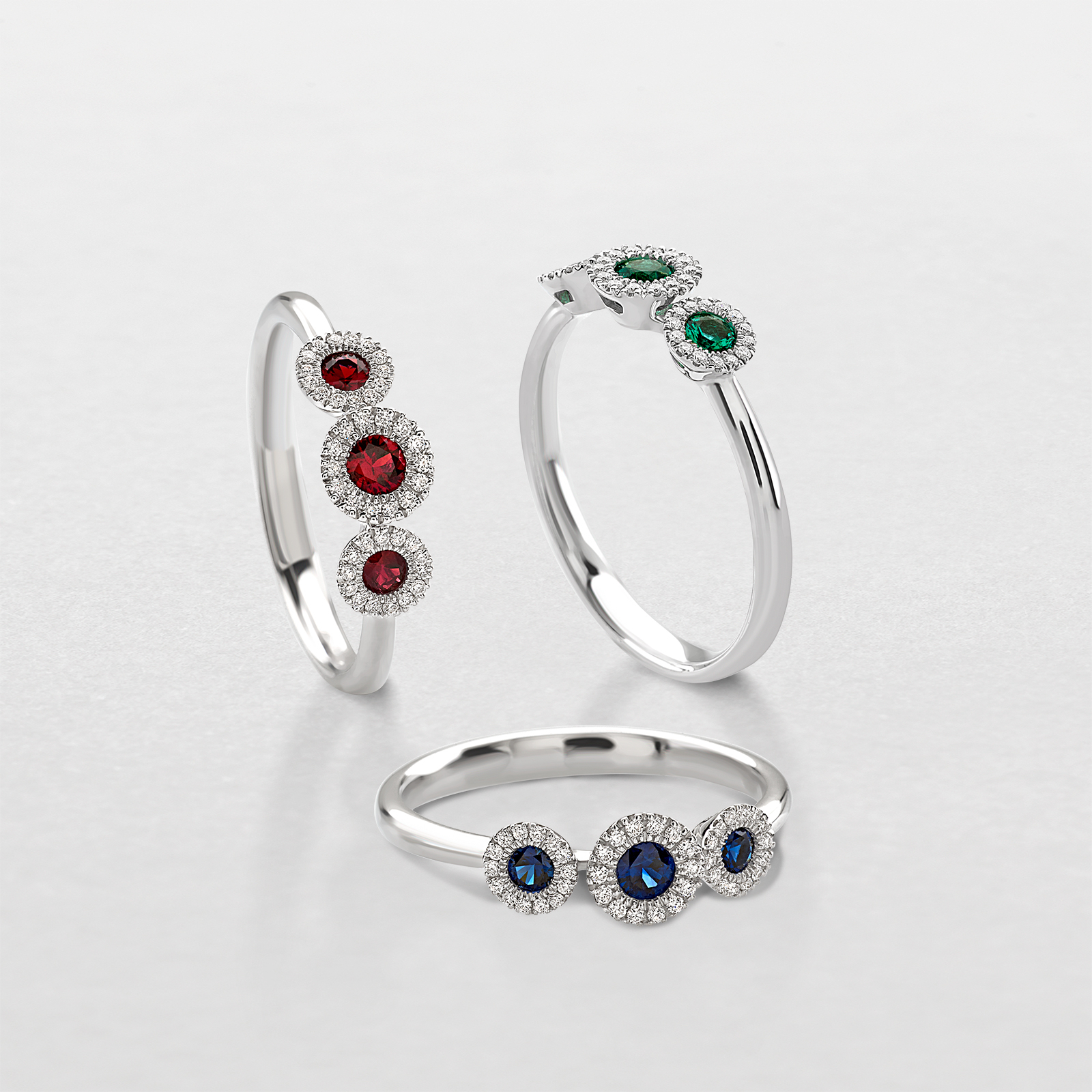 anello in oro bianco, diamanti  e pietre colore