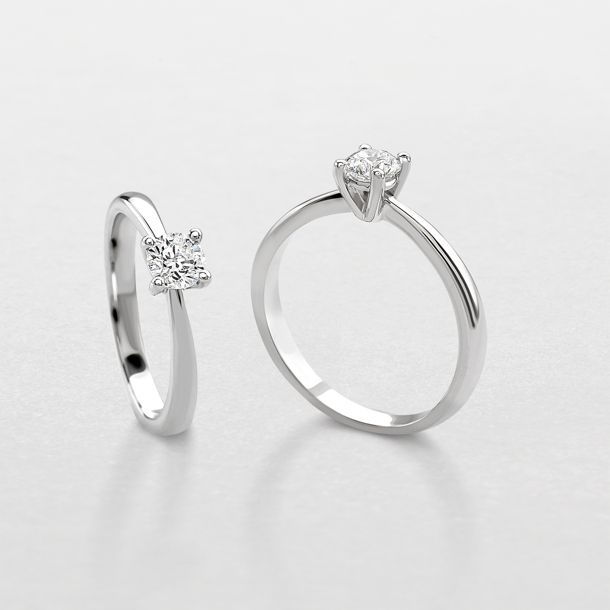 anello in oro bianco e diamanti
