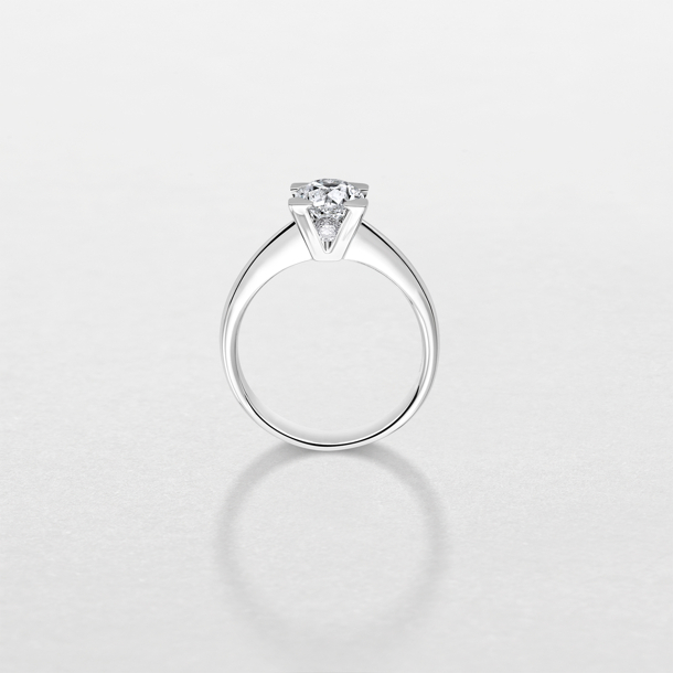 anello in oro bianco e diamanti
