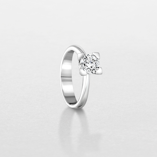 anello in oro bianco e diamanti