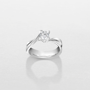 anello in oro bianco e diamanti