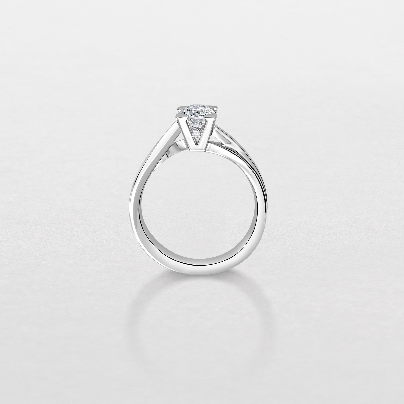 anello in oro bianco e diamanti