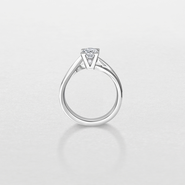 anello in oro bianco e diamanti