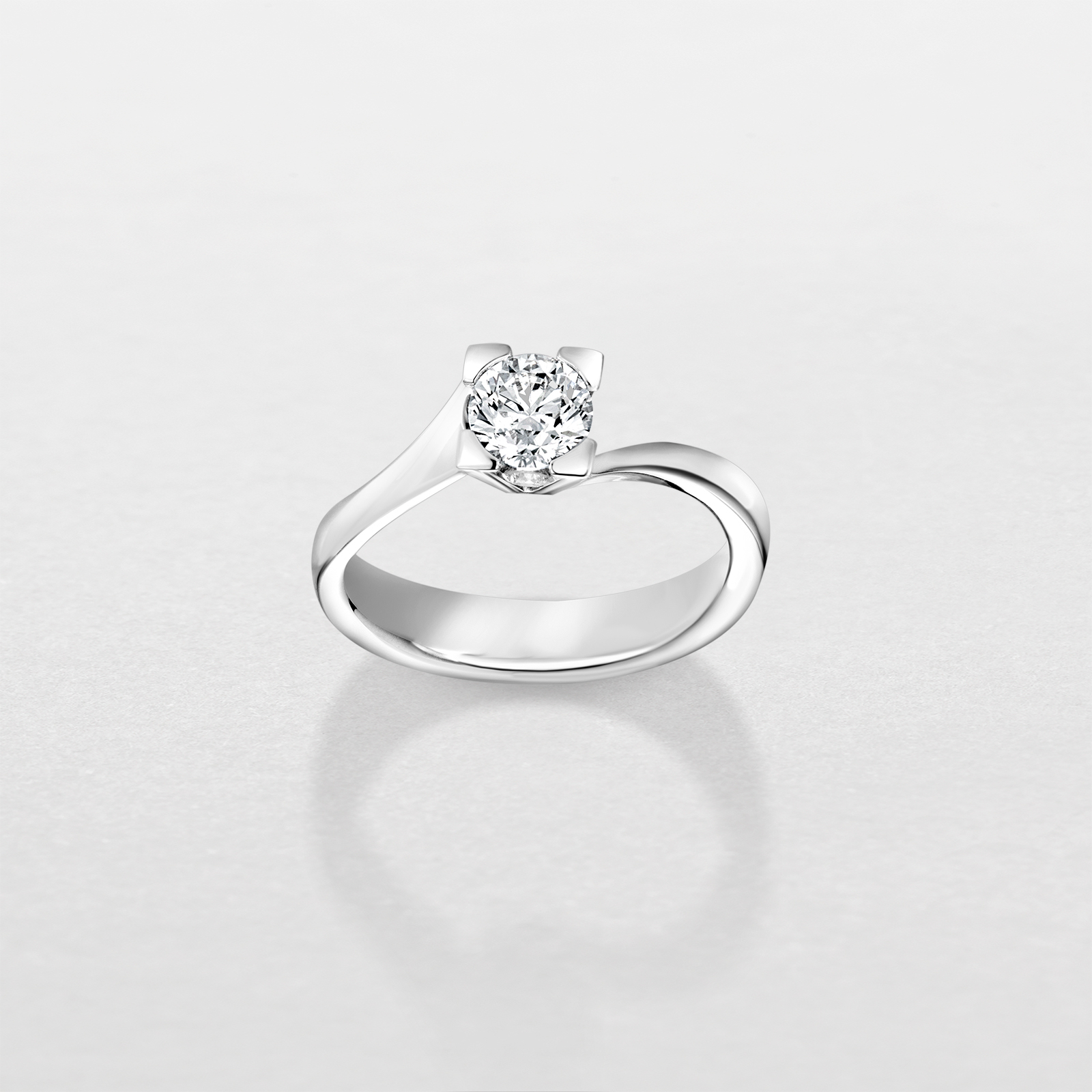 white gold and diamonds ring