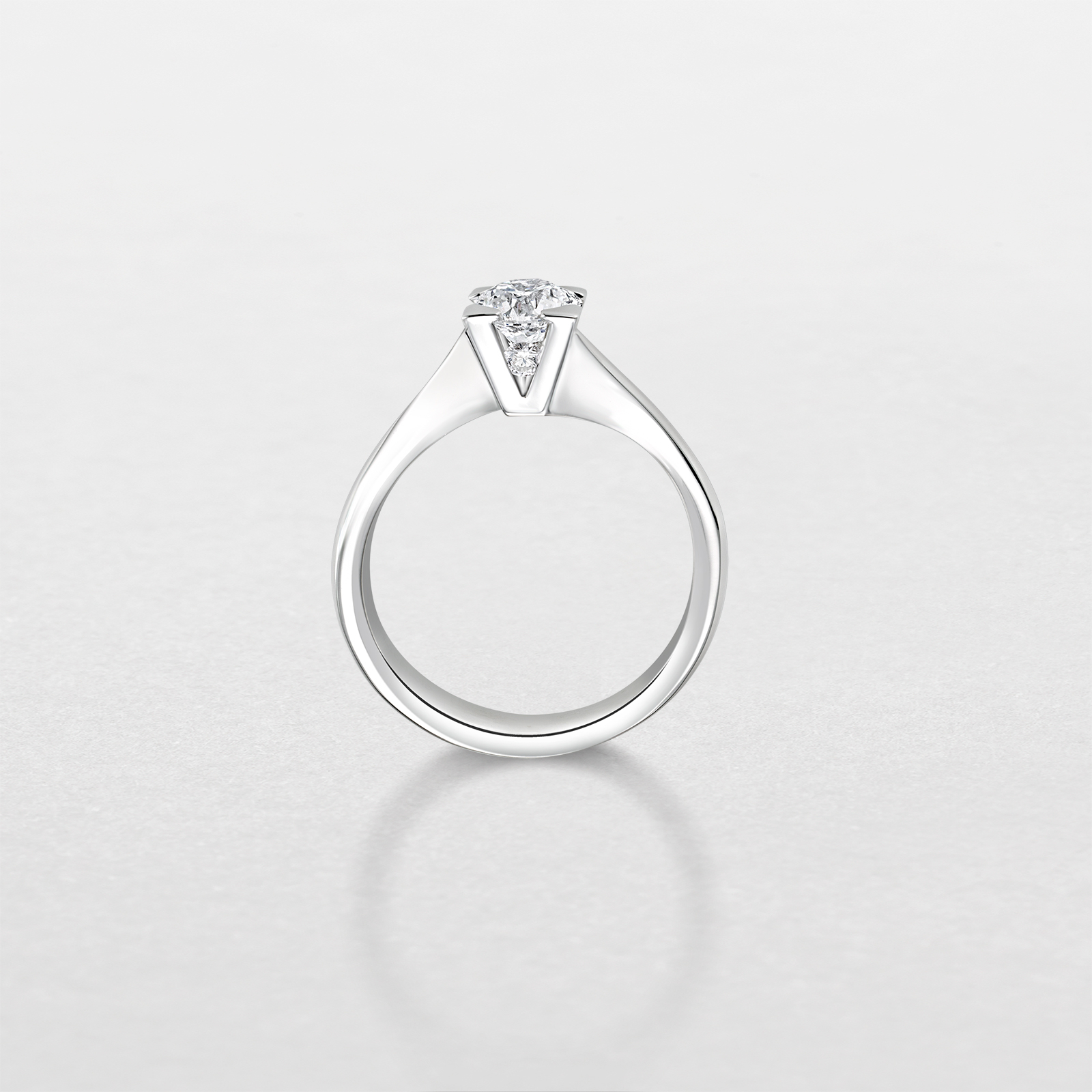 anello in oro bianco e diamanti