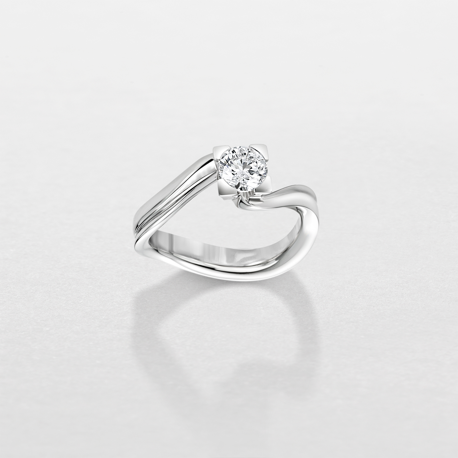 white gold and diamonds ring