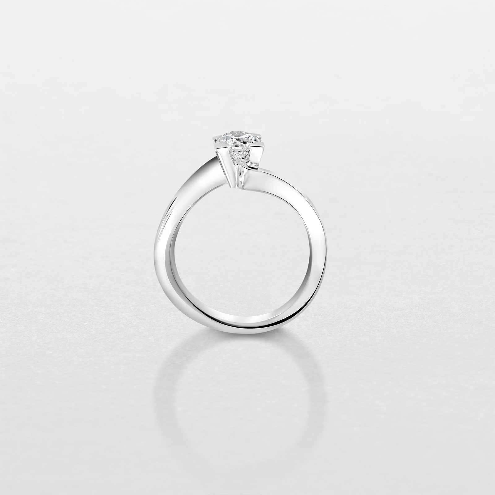 anello in oro bianco e diamanti