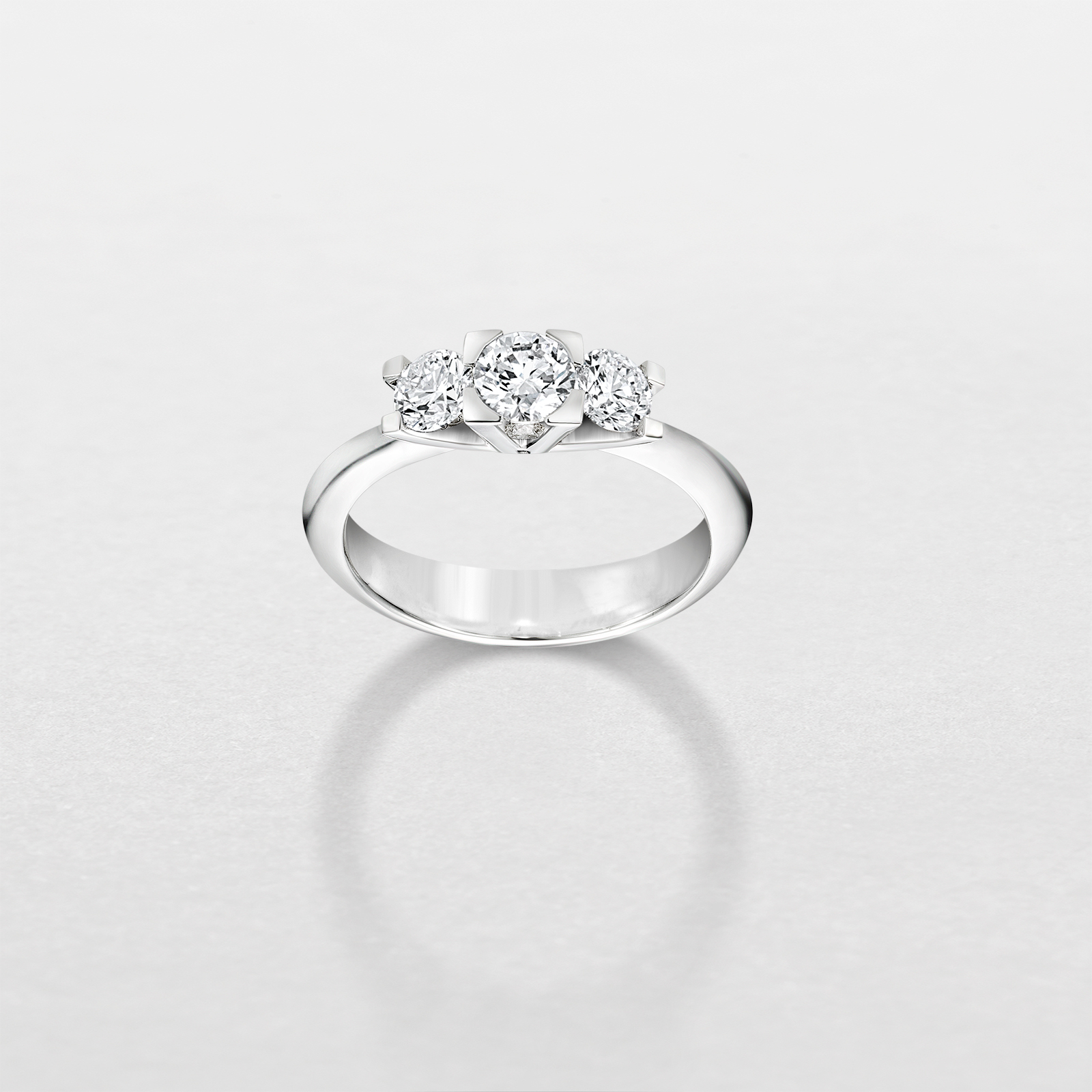 anello in oro bianco e diamanti