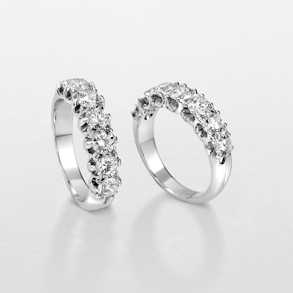 anello in oro bianco e diamanti