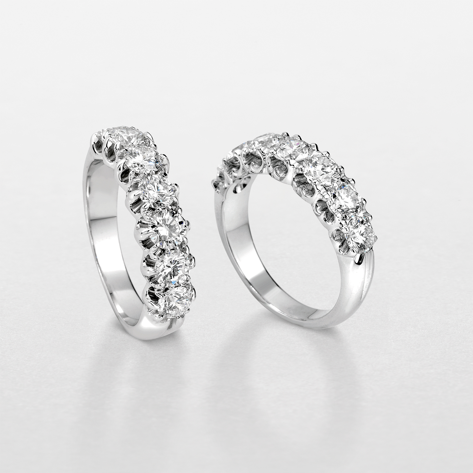 anello in oro bianco e diamanti