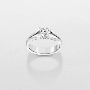 anello in oro bianco e diamanti