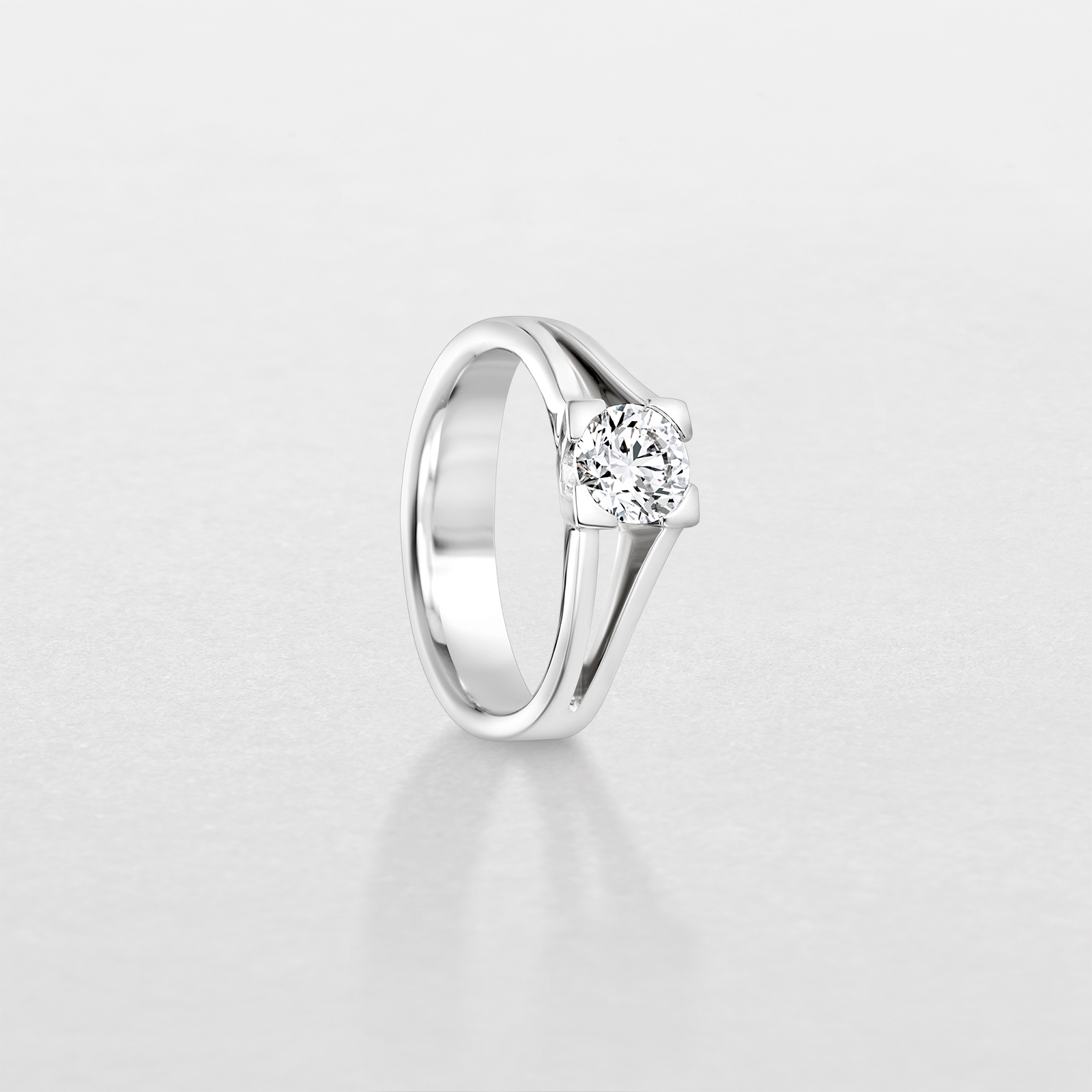 anello in oro bianco e diamanti