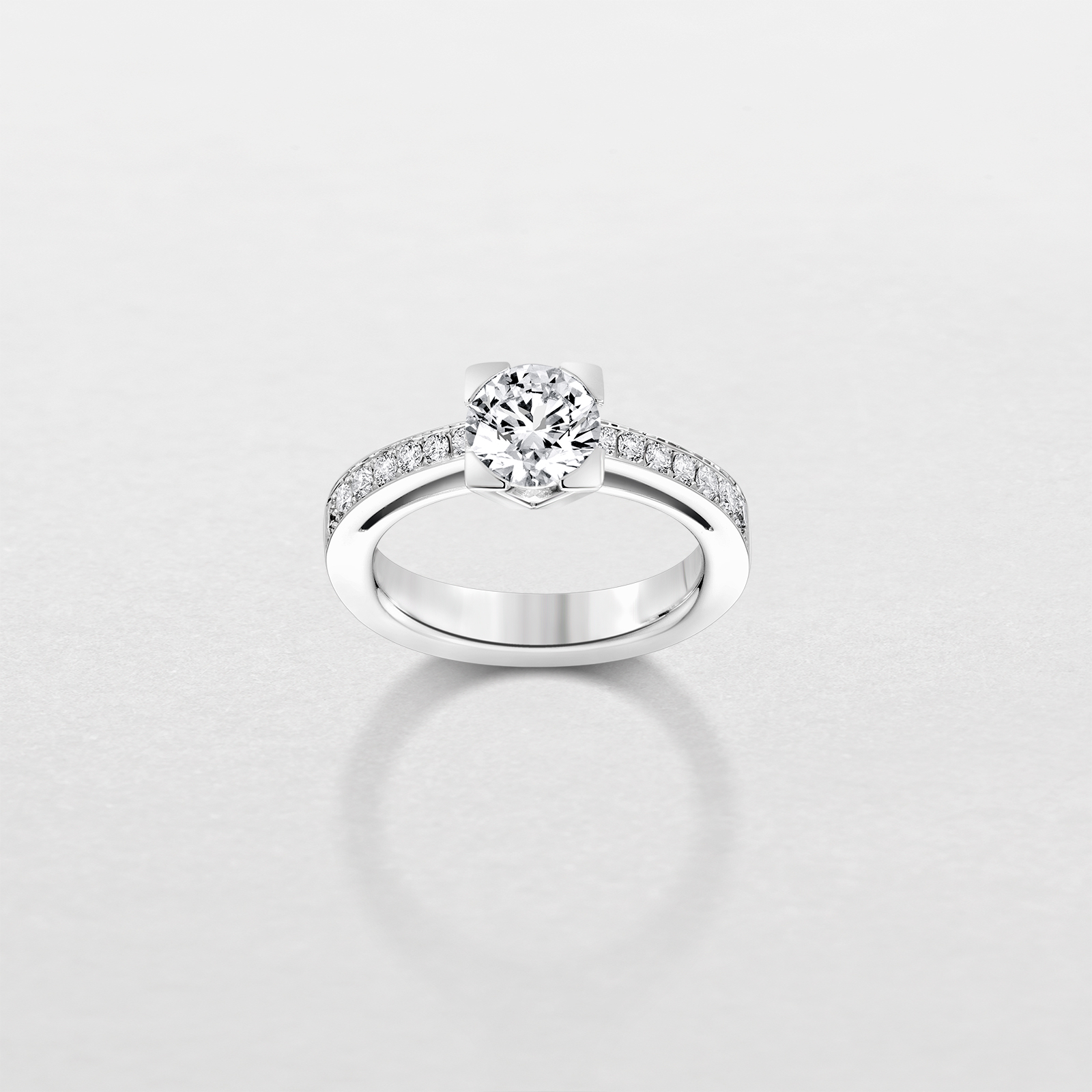 white gold and diamonds ring