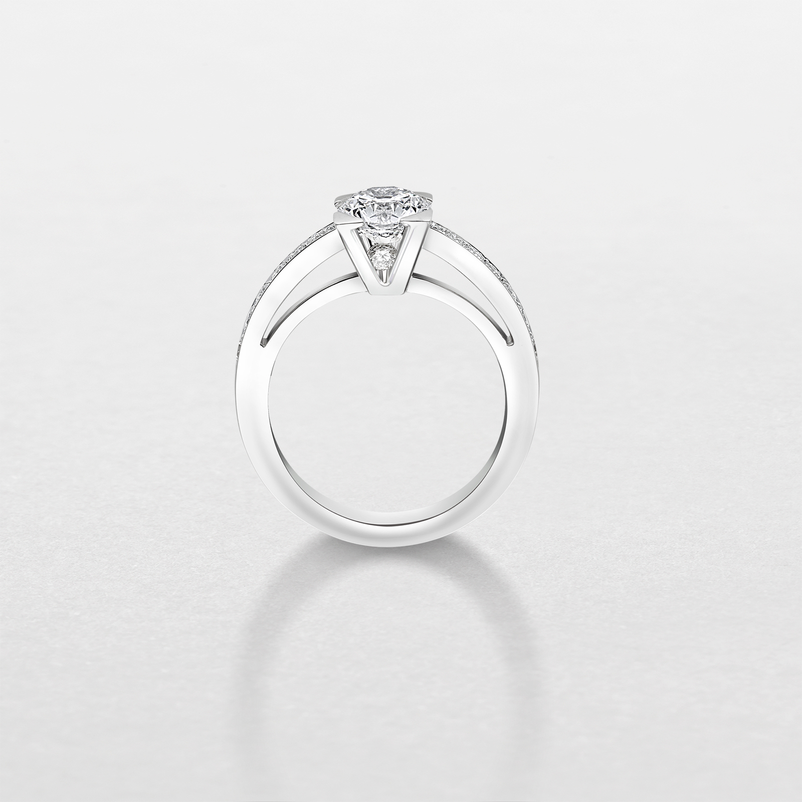 anello in oro bianco e diamanti