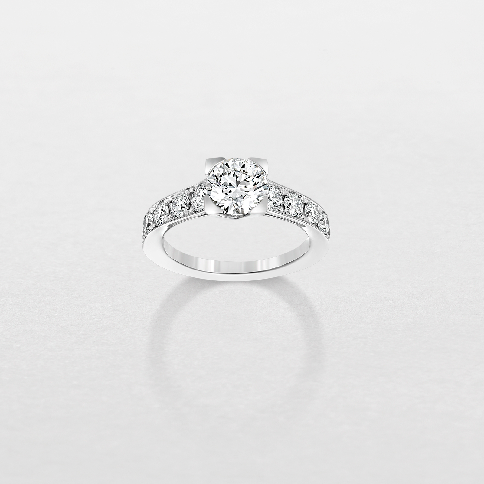 anello in oro bianco e diamanti