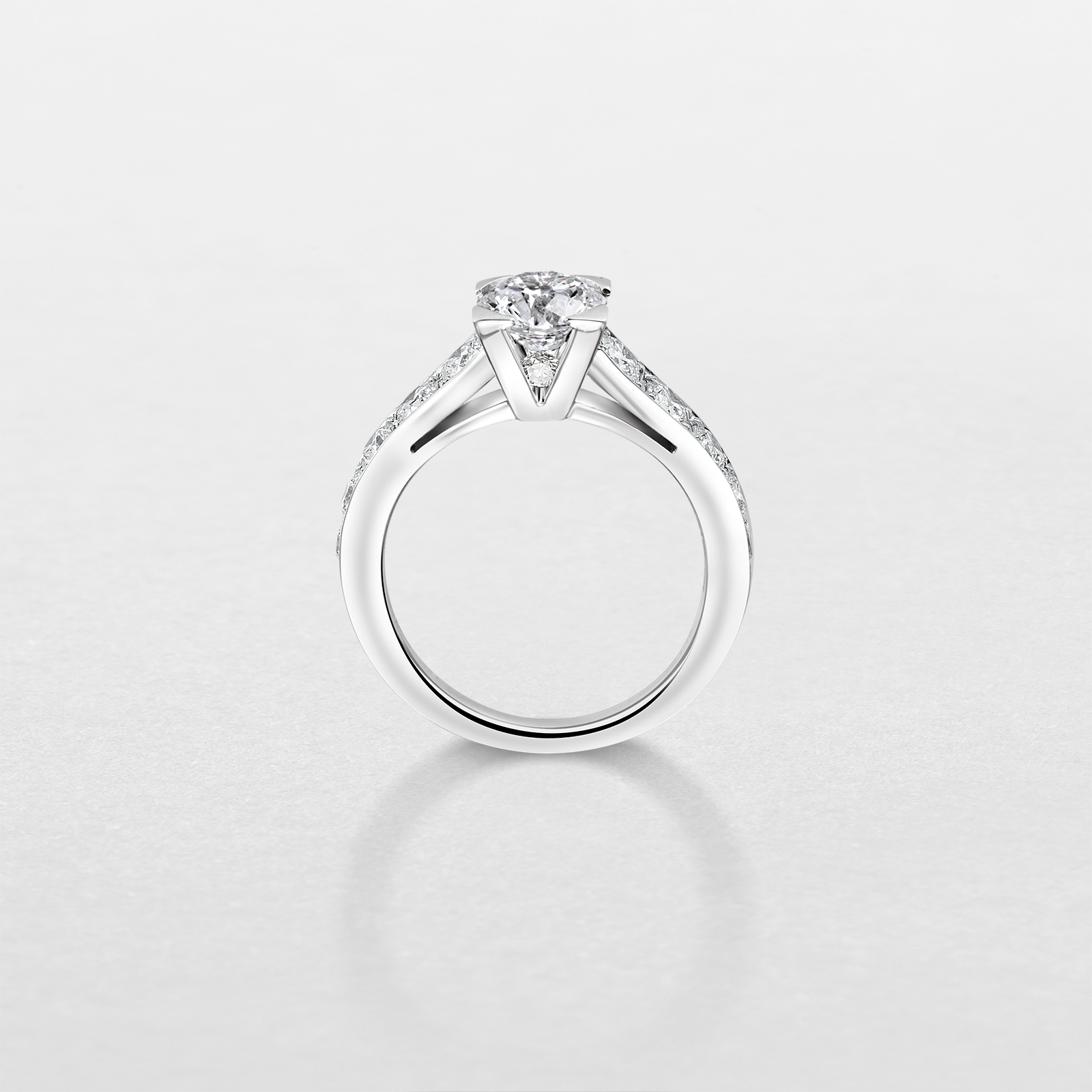 anello in oro bianco e diamanti