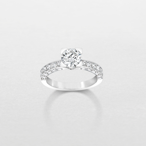 anello in oro bianco e diamanti