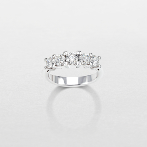 anello in oro bianco e diamanti