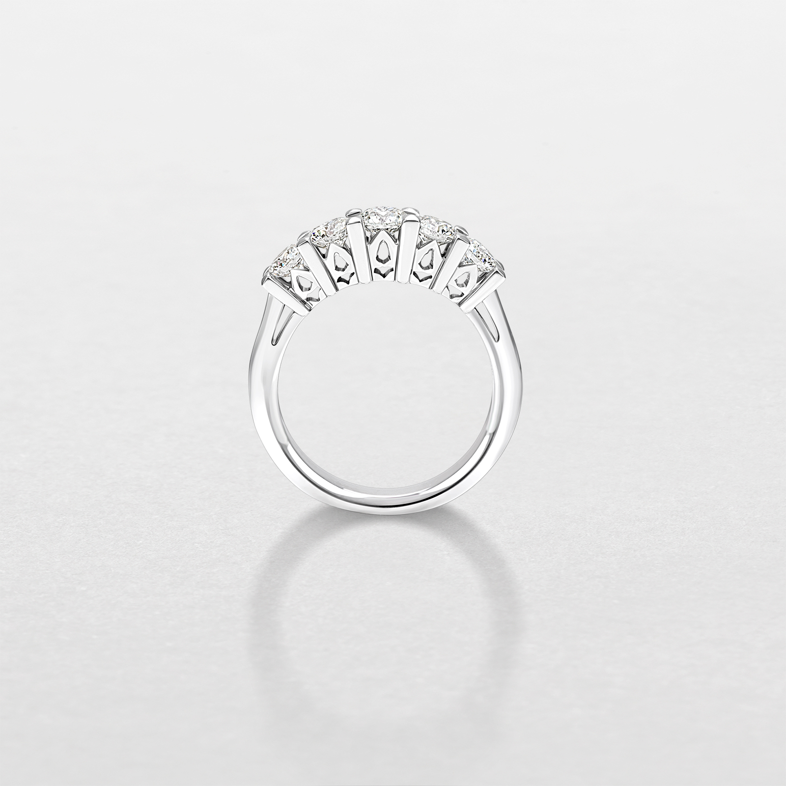 anello in oro bianco e diamanti