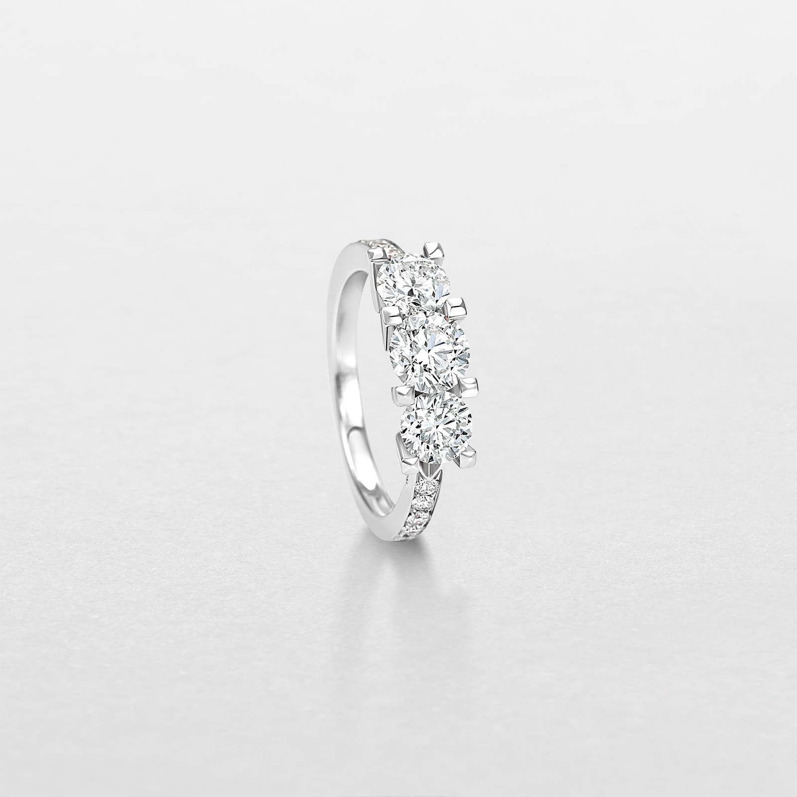 white gold and diamonds ring