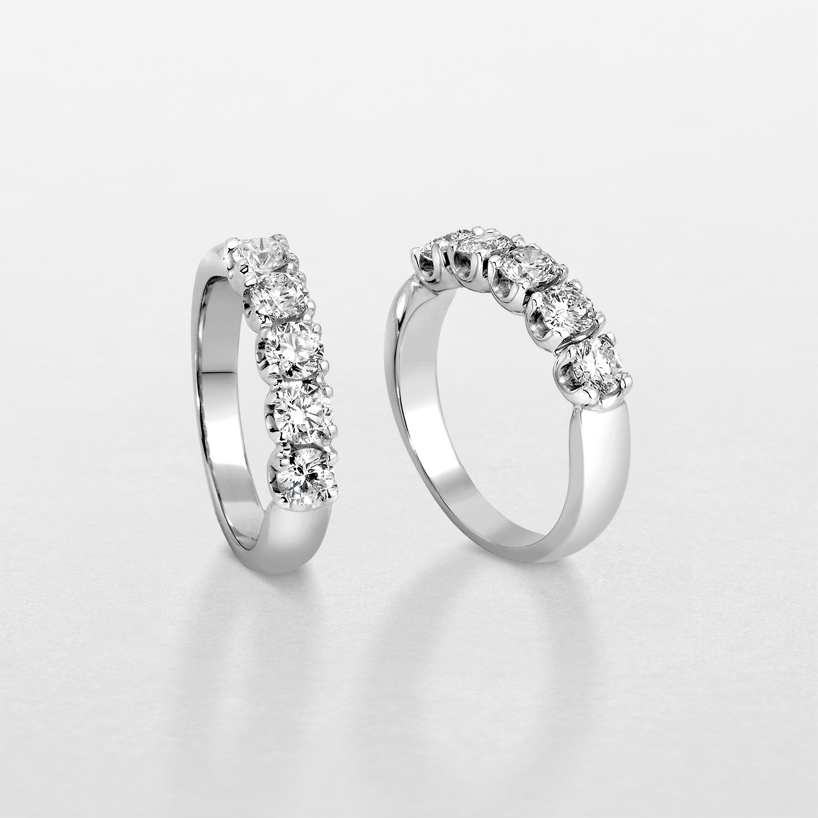 anello in oro bianco e diamanti