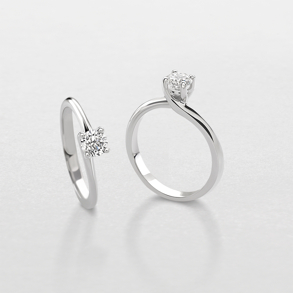 anello in oro bianco e diamanti