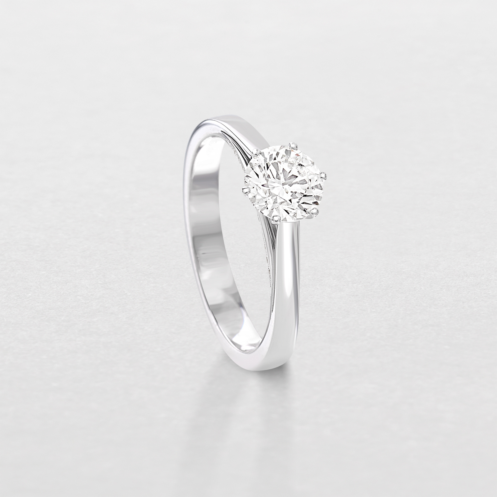 anello in oro bianco e diamanti