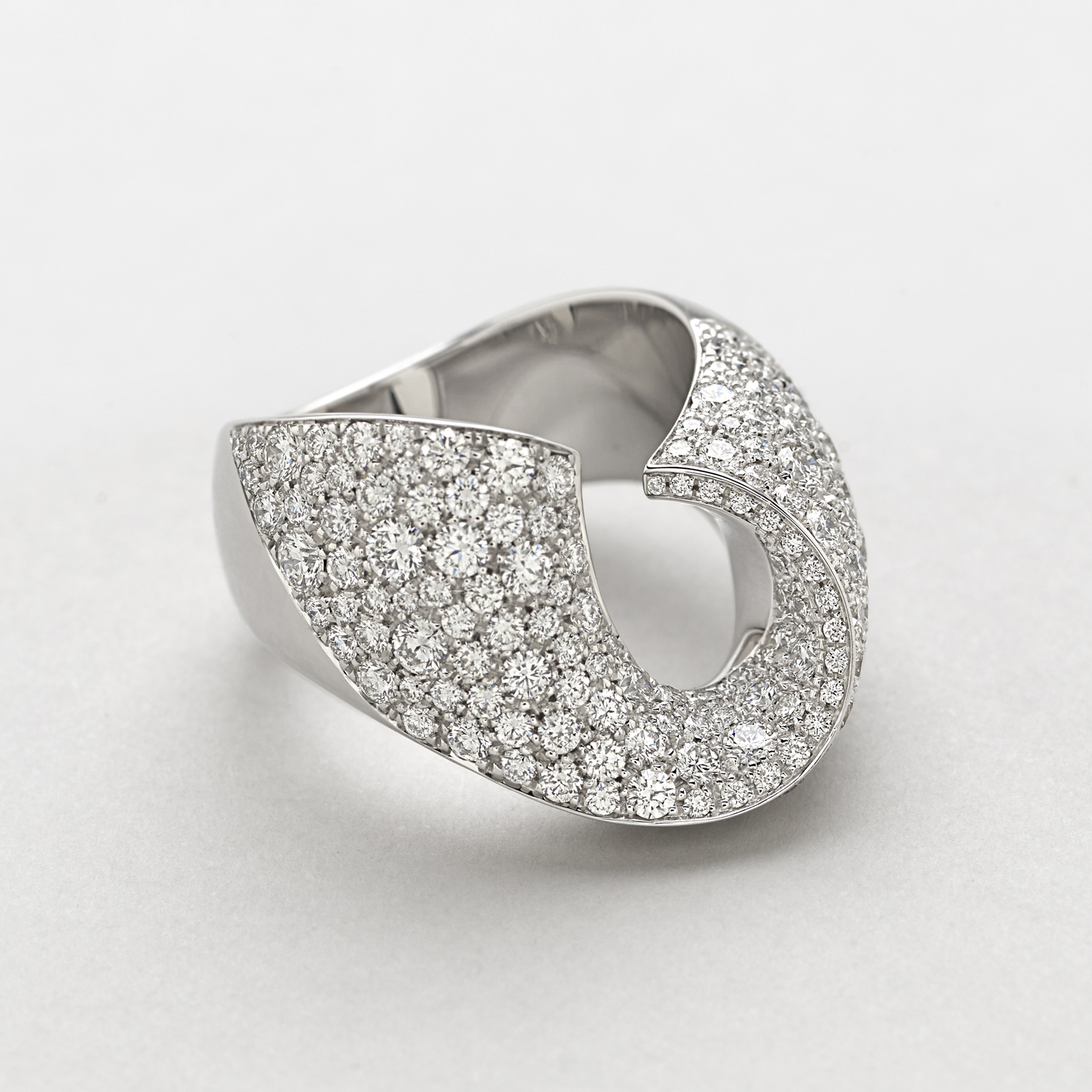 white gold and diamonds ring