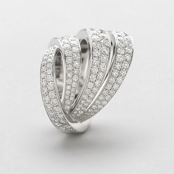 anello in oro bianco e diamanti