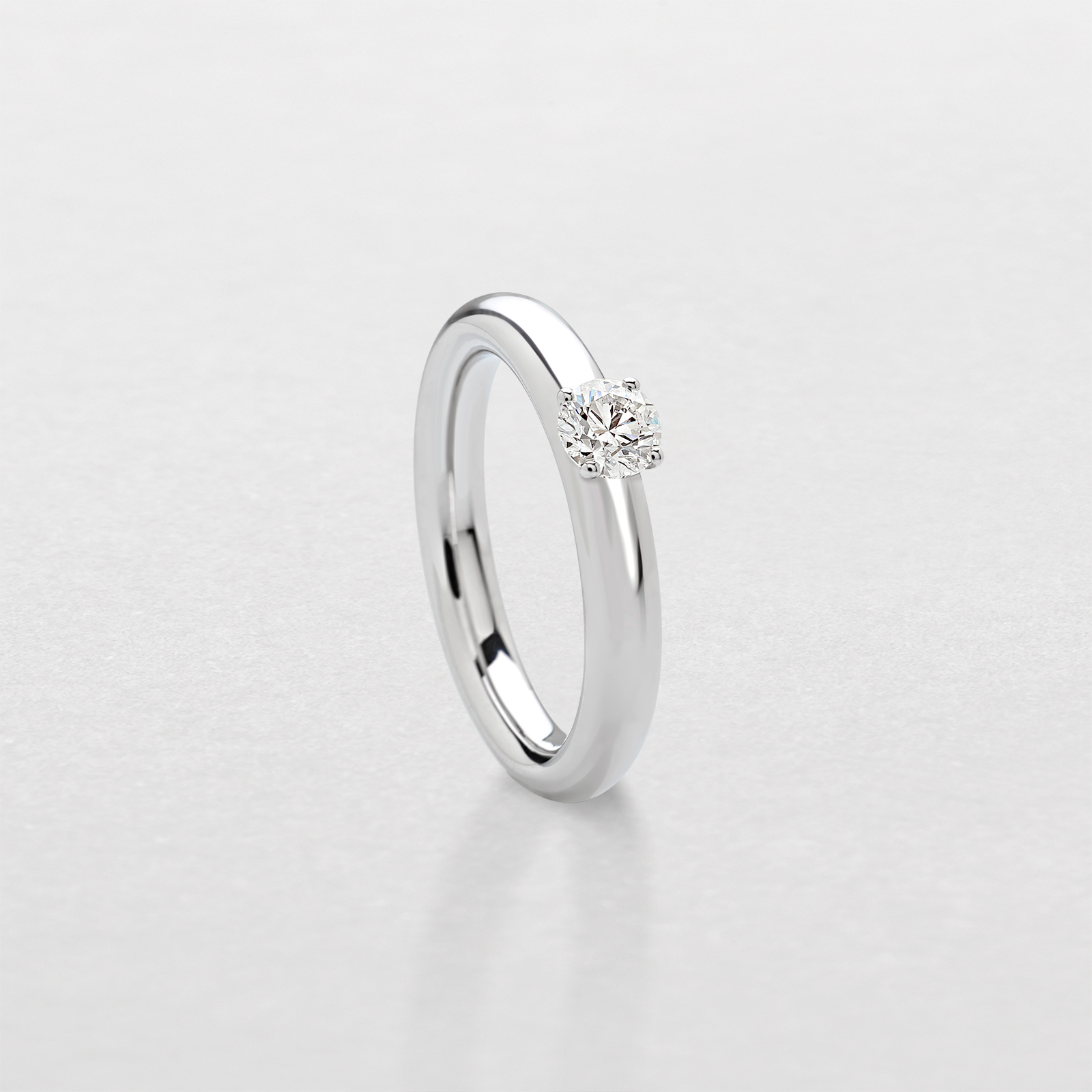 white gold and diamonds ring