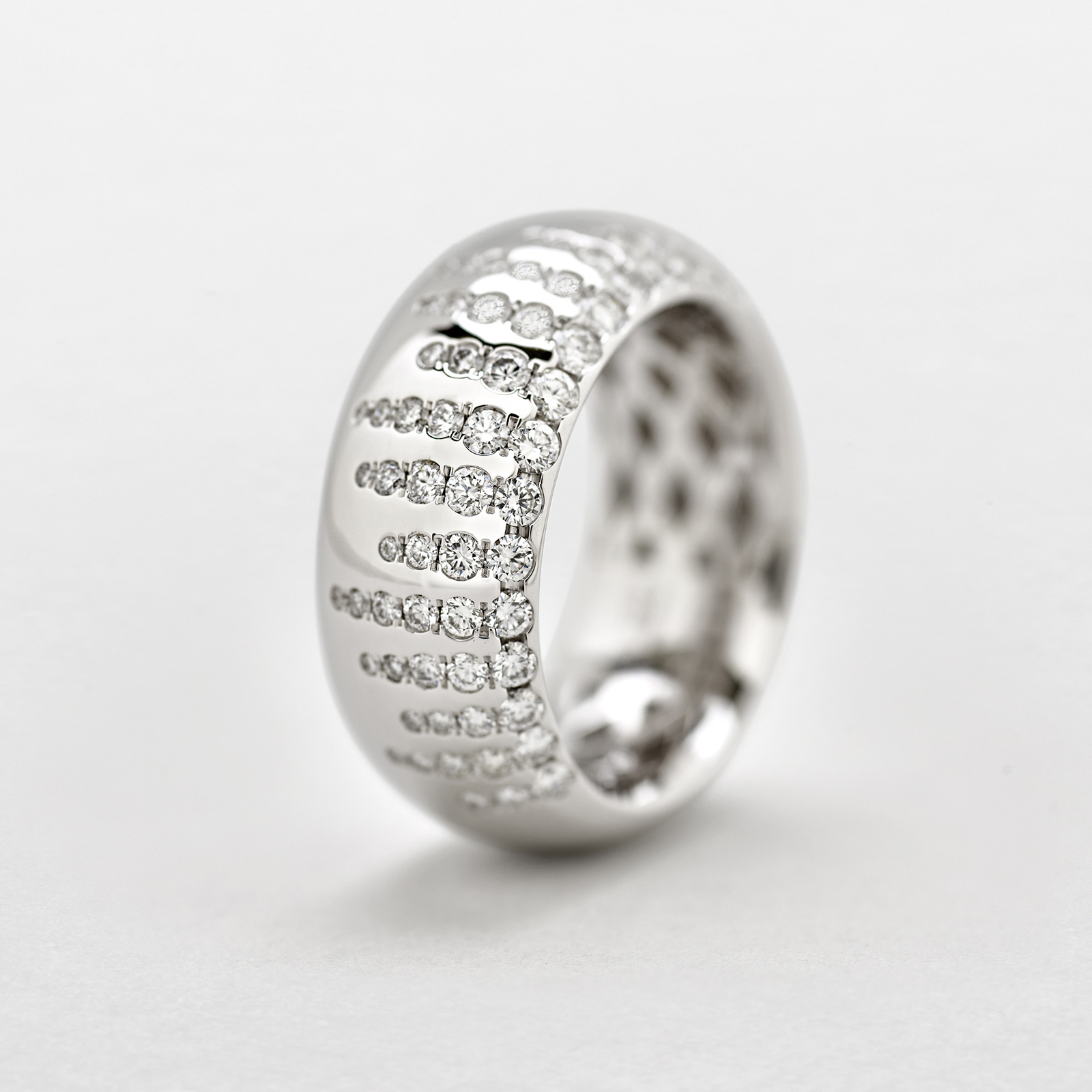 white gold and diamonds ring