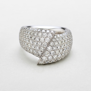 white gold and diamonds ring