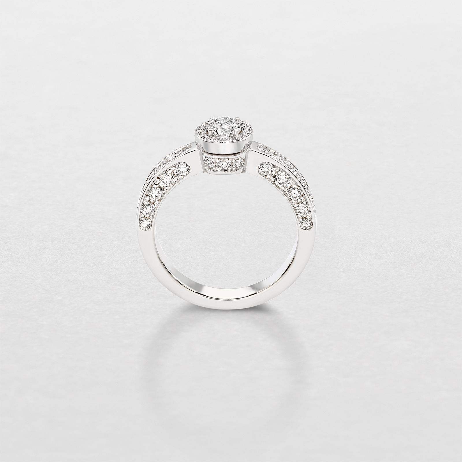 anello in oro bianco e diamanti