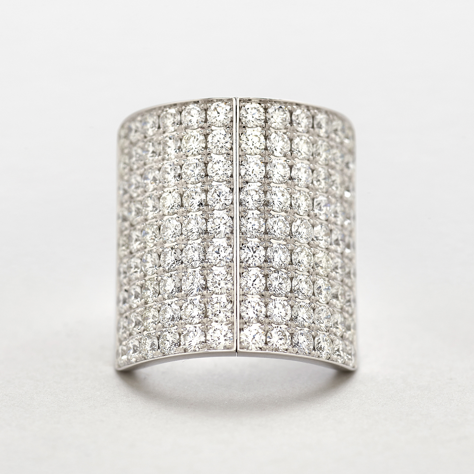 white gold and diamonds ring