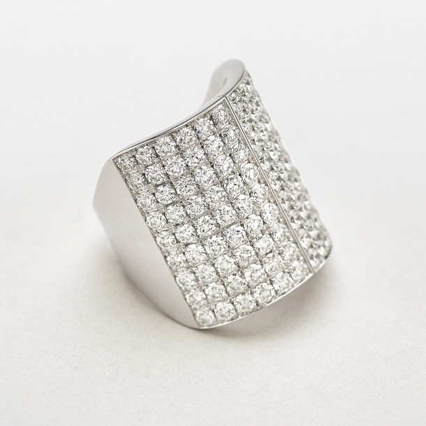 white gold and diamonds ring