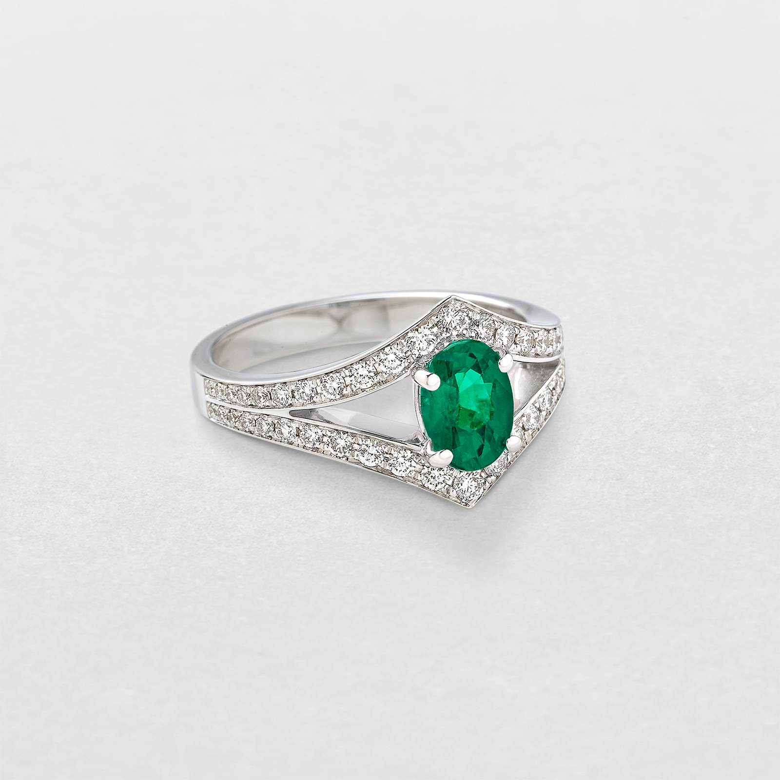 white gold with diamonds and emerald ring