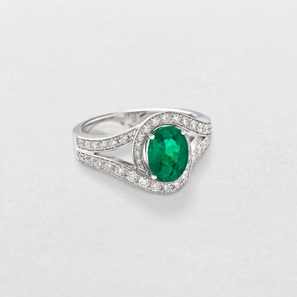 white gold with diamonds and emerald ring
