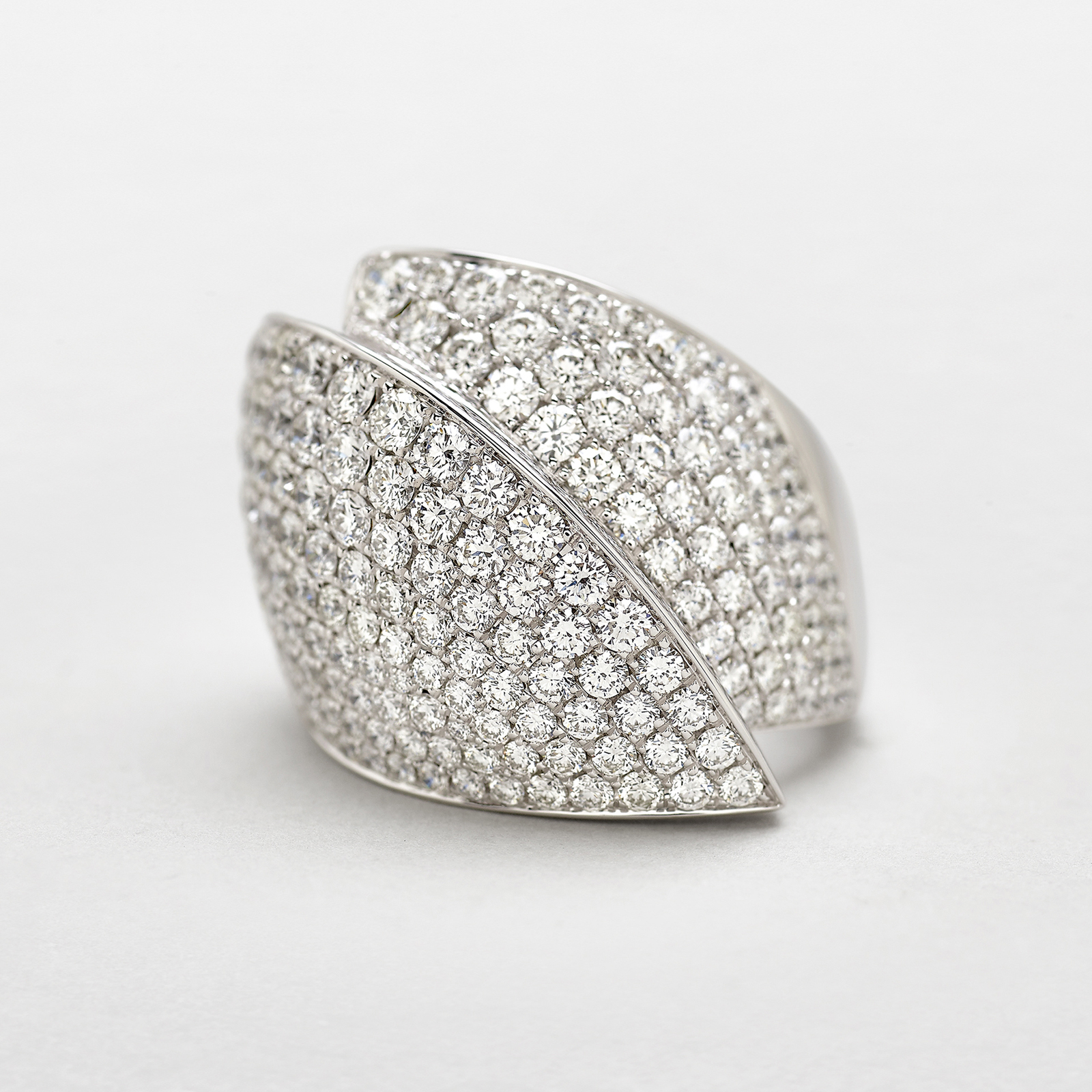 white gold and diamonds ring