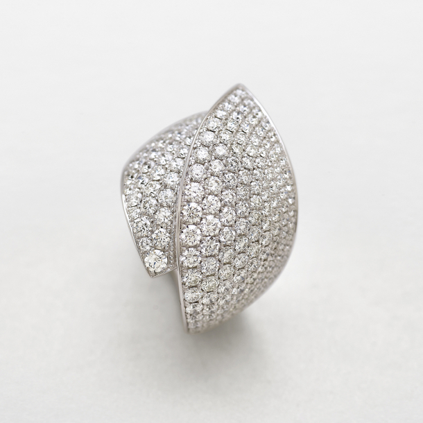 white gold and diamonds ring