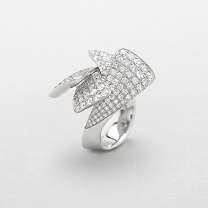 white gold and diamonds ring